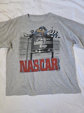 Warner Bros. Gray NASCAR Looney Tunes Cup Graphic Tee Taz Tasmanian Devil